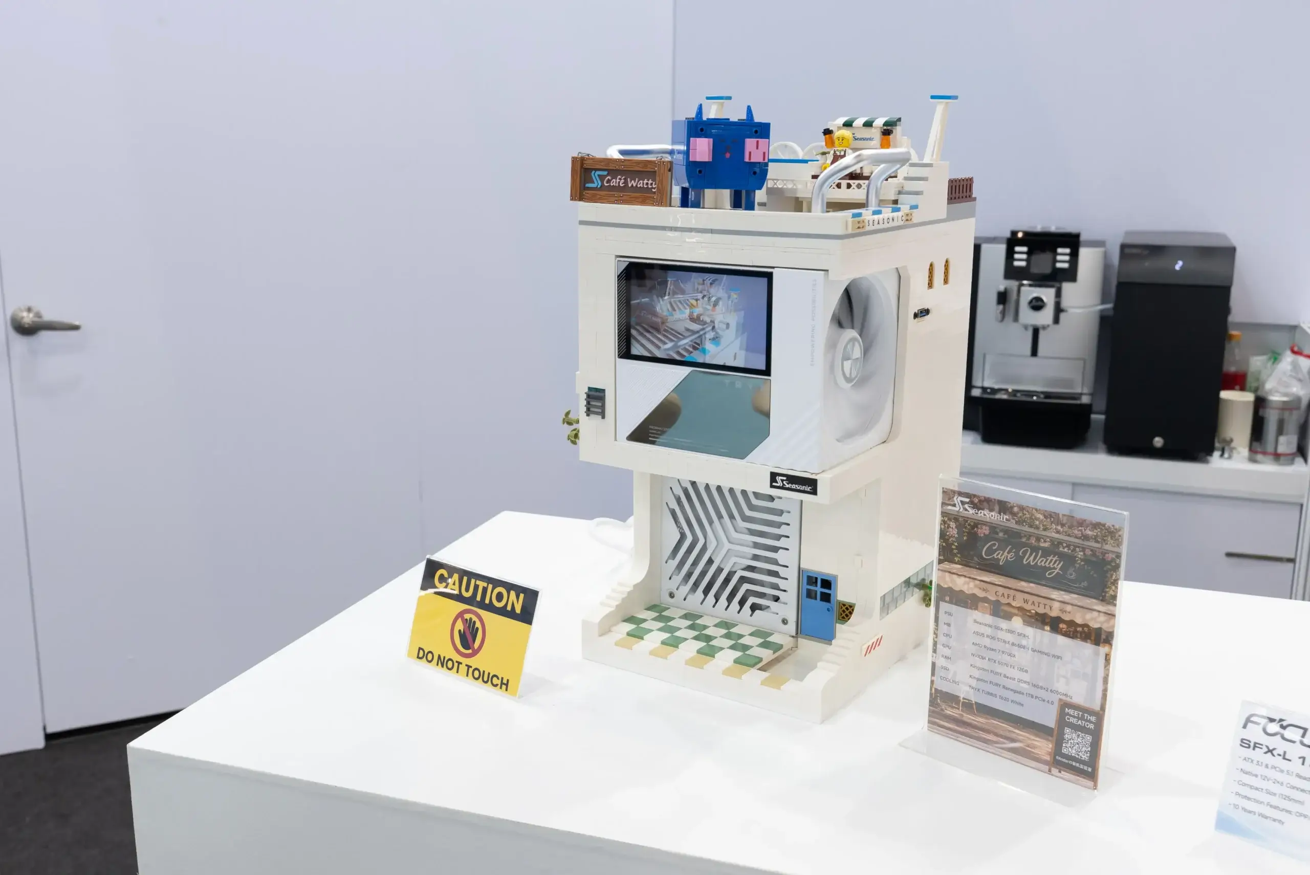 Watty Cafe LEGO mod by Ander